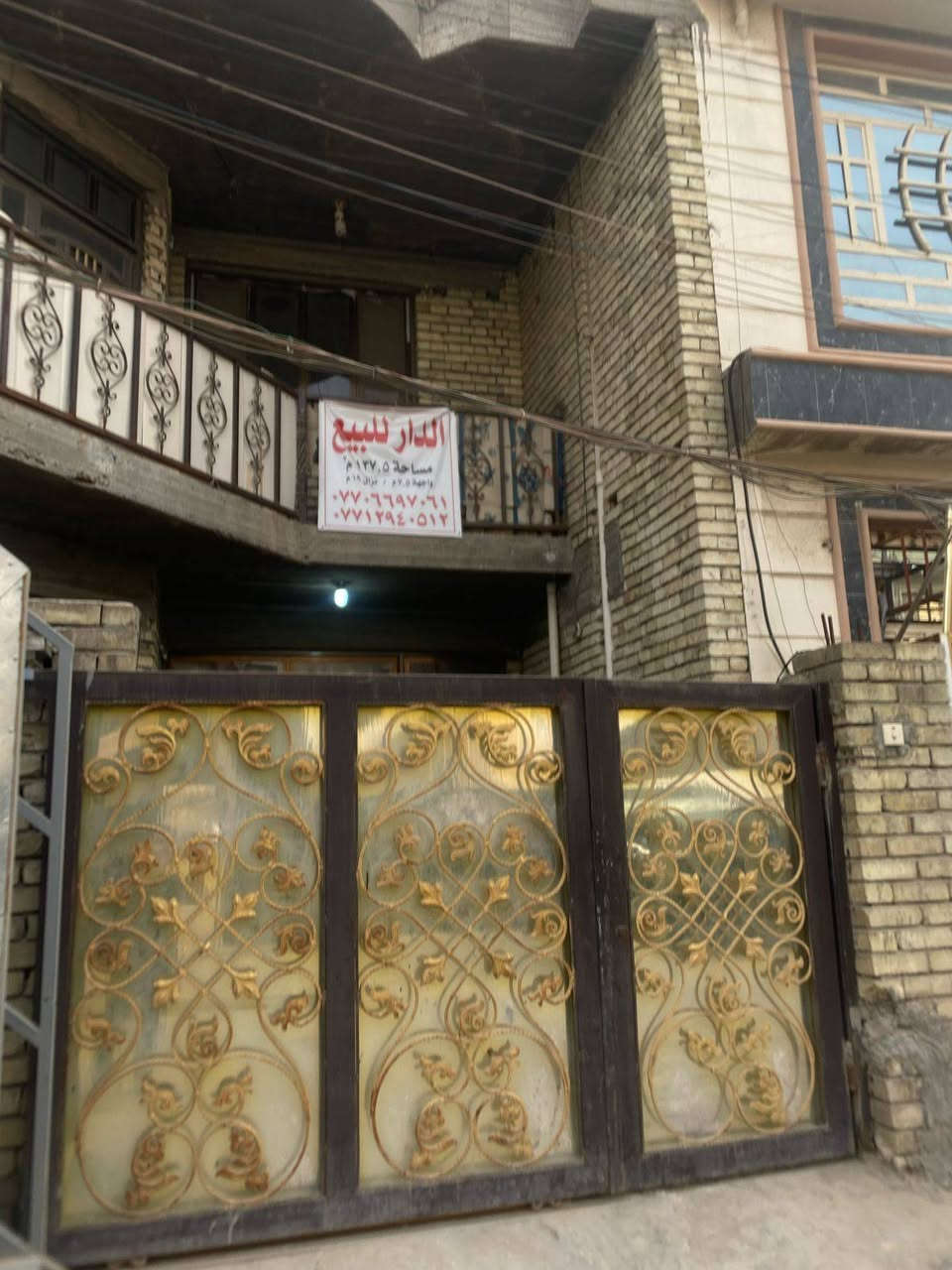 سلام عليكم بيت طابو صرف مساحه ١٣٦ واجهه ٧ونص موقع مميز بين الشرطه وبين ابو طياره موقع بلفرع مال مقابيل الجامع هادي البشير قرب على السريع الدوره البيت رفت طابقين غرفه وصاله معيشه وخدمات داخليه وخارجيه واستقبال ومطبخ ومناور عدد٢ الطابق الأول اما الطابق الثاني ٣غرف نوم وخدمات بناء درجه اوله يرادله بس واجهه سنة البناء ٢٠١٥ الاستفسار
***********
***********
