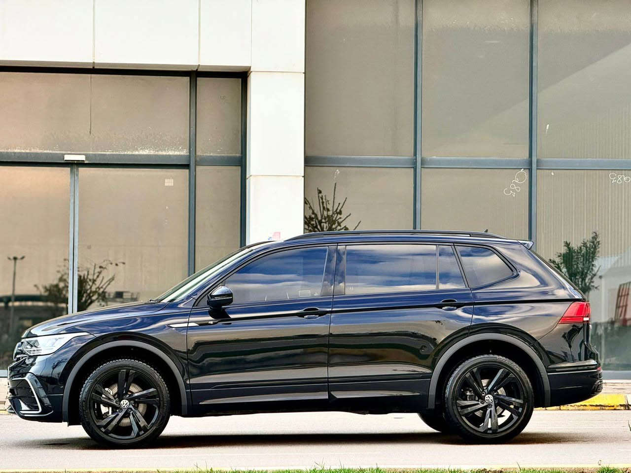 بــــســمـ اللــە الرحـمان الرحـیمـ
              VW TIGUAN 2024
تيگوان بلاک ئیديشن ٢٠٢٤ R line
 مواسەفات :- فول مەکینە 2.0  4 بستۆن 
نرخى/١٥٧$ وەرەقە
‎:- بانۆراما »رادار» سنوق شەفت» کوشن کارەبا»کوشن هیتەر» کەشن جلد»کوشن خەزن» کامێرا»شاشە گەورە
شاشە لەمس»٧نەفەری» تەبرید مەرکەزی»زۆری تر 
تەنها بۆنیت بۆیاخە .. بێ ناوگرتن . 
٤٠/٠٠٠ مایل ڕۆیشتووە /// ٣ مانگ کاتی لەگەڵە
بۆ زیاتر زانین پەیوەندی بکە 
***********
»»«»«»«»»»»»«»«»«»@«»»»»»«»«»«»«»«
                تيكوان بلاك اديشن ٢٠٢٤ R line
المواصفات // واحد على واحد 
٤ سلندر ::: محرك 2.0    قوة الحصانية 261 hp  
عزم 400 NM
بس بونيت صبغ بدون دواخل ارباك بس ستيرن طاك 
رجعة سيستم .. ٧ راكب .. ٣ مقعد
٤٠/٠٠٠ ميل ماشيه 
رقم كاتى ٣شهر ويا على مود رقم الشمالية
هذا رقم ع استسفار 
*********** السليمانية, العراق
