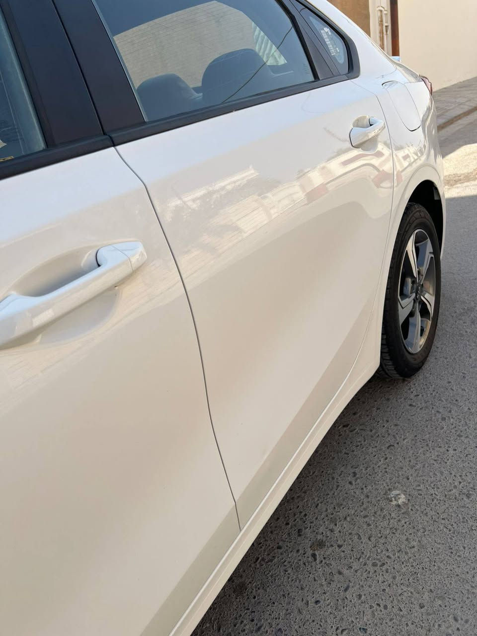 السلام عليكم كيا سيراتو للبيع 
موديل ٢٠١٩ خليجي كلين بدون اي ضرر 
محرك ١٦٠٠ دوش 
٣ انضمه قياده 
ماشيه ٩١ كيلو 
سياره جديده 
للاستفسار الاتصال ***********
