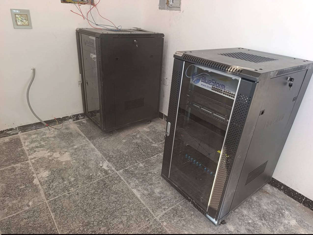 مكتب السيد لكاميرات المراقبة في ذي قار 
يقدم لكم الحلول التقنية والاستشارات الهندسية في عالم الاتصالات وتكنلوجيا المعلومات 
اعمالنا 
1- ربط لنكات MW المايكرويف ولجميع الاجهزة والماركات .
2- تجهيز وربط كاميرات المراقبة من ماركات عالمية ( دهوا وهيكفجين )  IP و انلوك .
3- تجهيز و صيانة مستمرة ومعتمدة  للمنظومات الانترنت والكاميرات للوكالات والمطاعم والشركات .
4- تجهيز وربط نظام صوتي متكامل لجميع الاماكن .
5- لحام الكيبل الضوئي .
6- بدالات اتصال داخلي .

شعارنا المصداقية و الدقة في العمل بأقل التكاليف 

بأدارة مجتبى
***********
