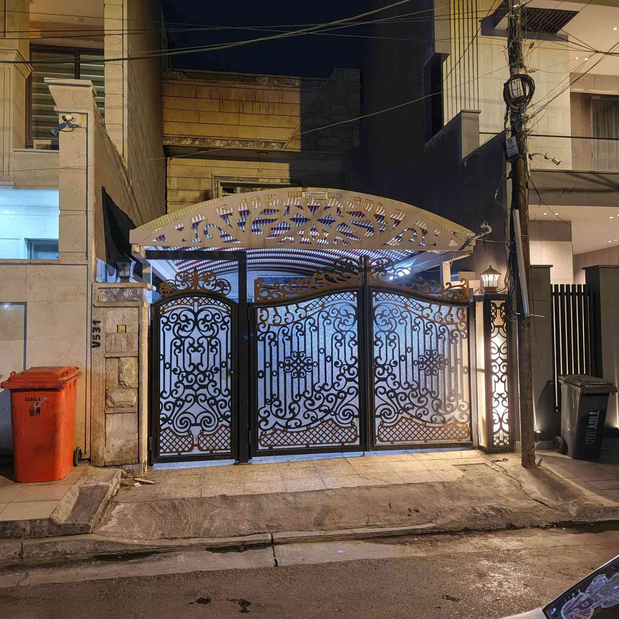 باب سي ان سي اخو الجديد وسقيفه اخو الجديد 
السعر مليون وربع وبيها مجال 
للاستفسار ***********
*********** بغداد, العراق
