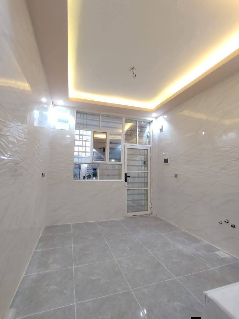 #مكتب_التساهل_للعقار
#بيت_طابو_زراعي_سند25
السعر55 مليون وبي مجال
بناء حديث👍🏻***********📞
غير مسكون
بناء ممتاز جدا 

 عنوان لبيت النجف 
#مقابل_ملحق_قرية_الغدير_مباشر 
#يحتوي #لبيت_على+_2غرفه+صاله +ستغبال +مطبخ +صحيات بلداخل +وصحيات بلخارج 
***********وتساب
