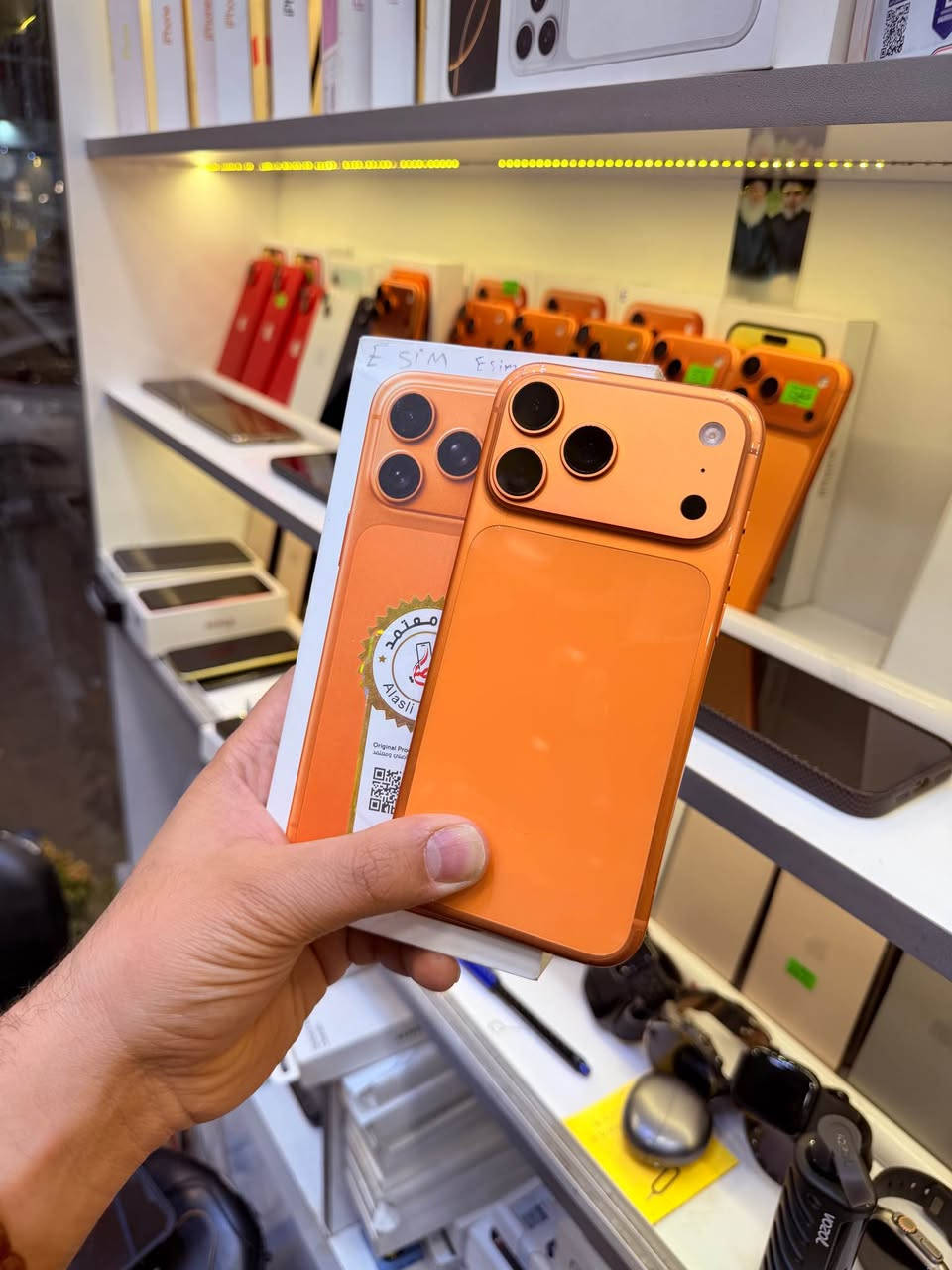 جهاز 17 برو ماكس 256 بطارية 100‎%‎ نظافتة 100‎%‎ 
جهاز جديد مكفول وبلادي وجميع ملحقاتة اصلية كاملة 
مشحون قليل  جهاز شريحة اكترونية E Sim ضمانة سنة كاملة للبيع او مراوس مكاني النجف 
***********
واتساب او اتصال النجف, العراق
