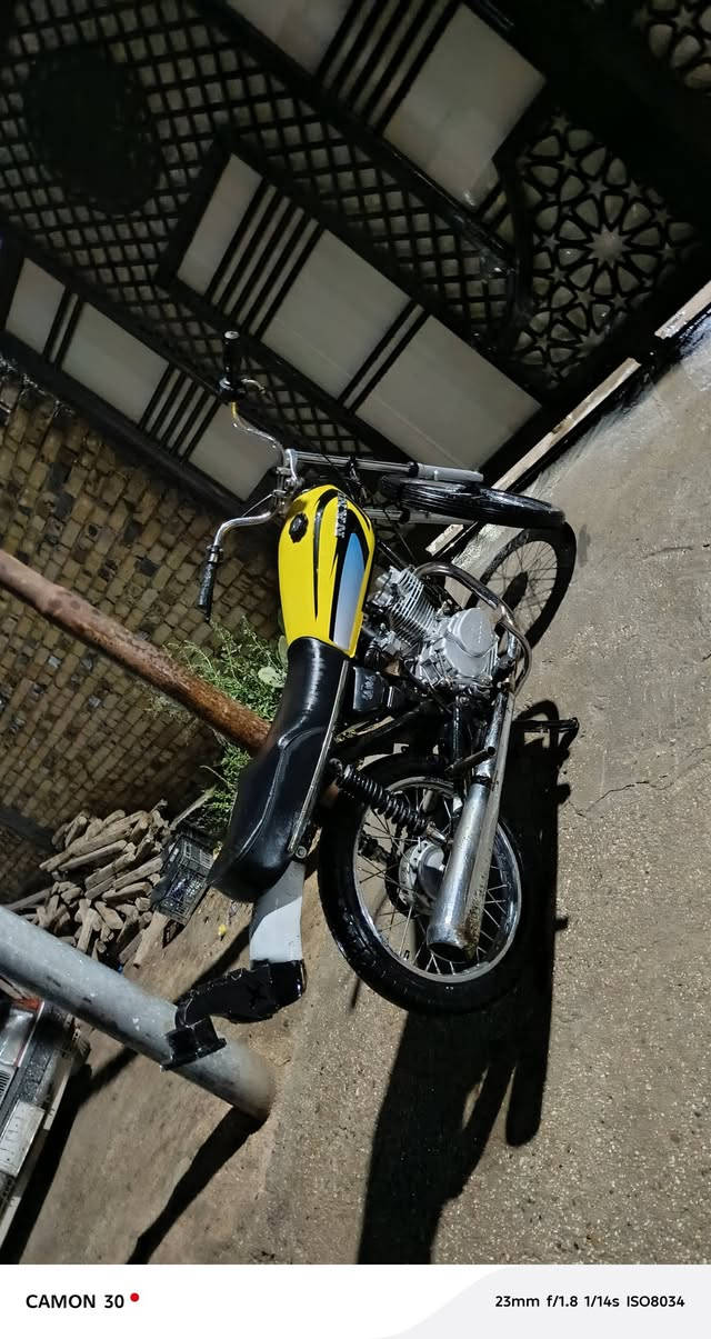 دراجه حلوه شاصي 21 اوراق كامله وتعمير 25 شلامجه كلها غراض اصلي شلامجه السعر 550 وبيها مجال مستعجل الشراي يتصل *********** مكاني حله كفل
