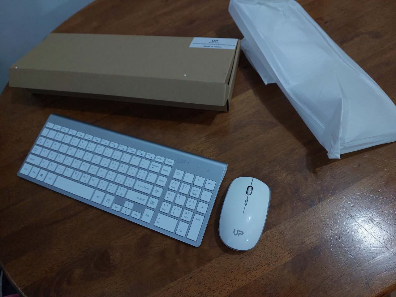 السلام عليكم   .....  الجهاز ما مستخدم نهائيا بالكارتون  ALL IN ONE  ( شاشة بداخلها حاسبة كاملة )  ..رام عالي بحجم 8 كيكا نوع DDR4 ......شاشة حجم  24  نوع  IPS مضادة للانعكاس بدقة FULL HD الوان طبيعية ...هارد نوع  SSD  السريع جدا بحجم 512 كيكا..معالج من الجيل السابع بتردد اساسي 2.7 كيكا كور اي 5  ...واي فاي بلوتوث سماعات ...كاميرا اتصال بالشاشة...    الجهاز ما مستخدم جديد بالكارتون شكلة حلو وسلم  وسريع جدا ومياخذ مساحة ..... ملائم للدراسة والبرامج والاعمال وغيرها   .... مكانه بغداد سعرة مناسب جدا  للاستفسار الاتصال ***********  او  *********** (واتس)
