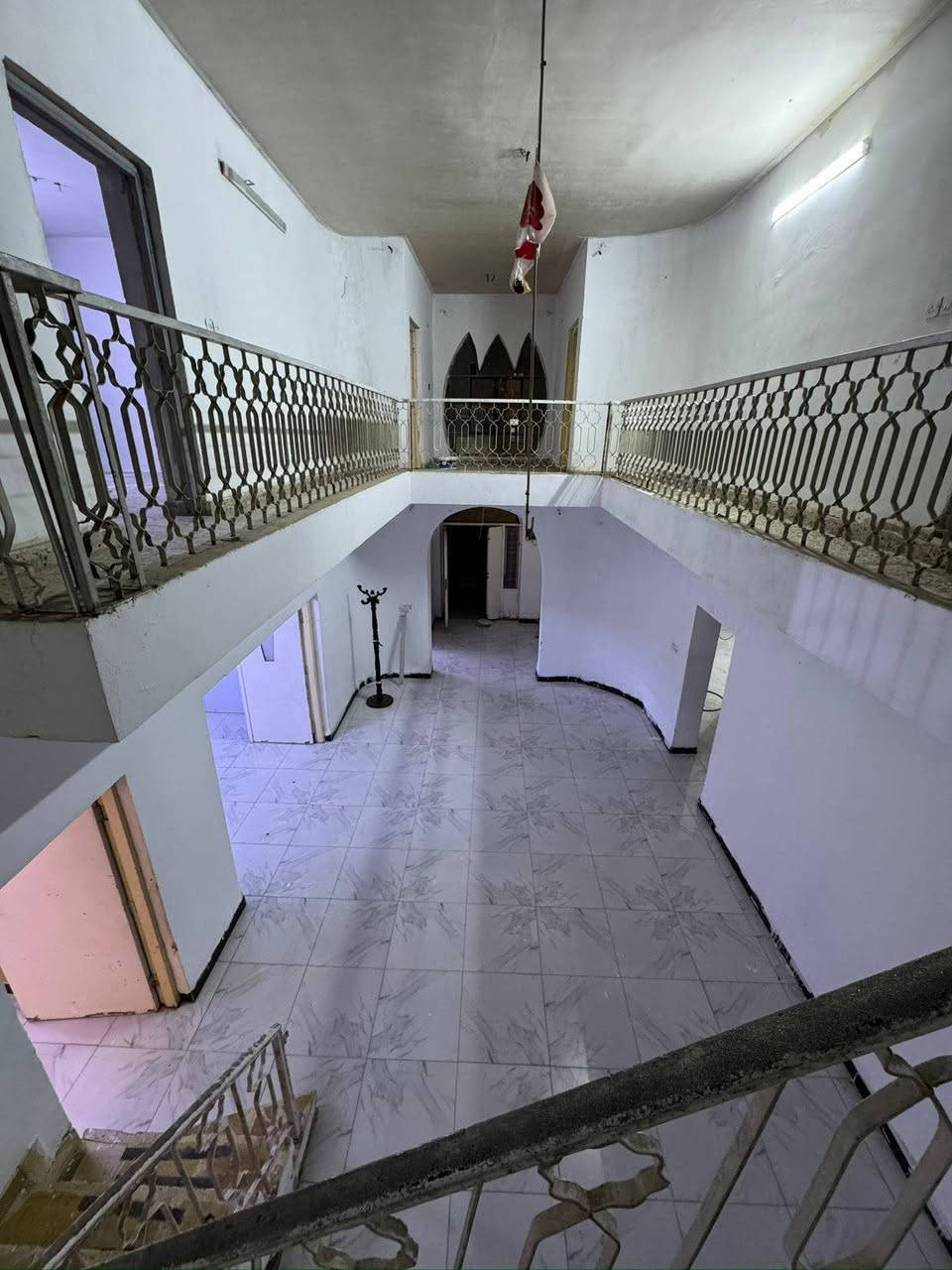 بيت مساحة 300للايجار السيدية الضباط 6 غرف نوم للاستفسار خاص او الاتصال على الرقم ***********
