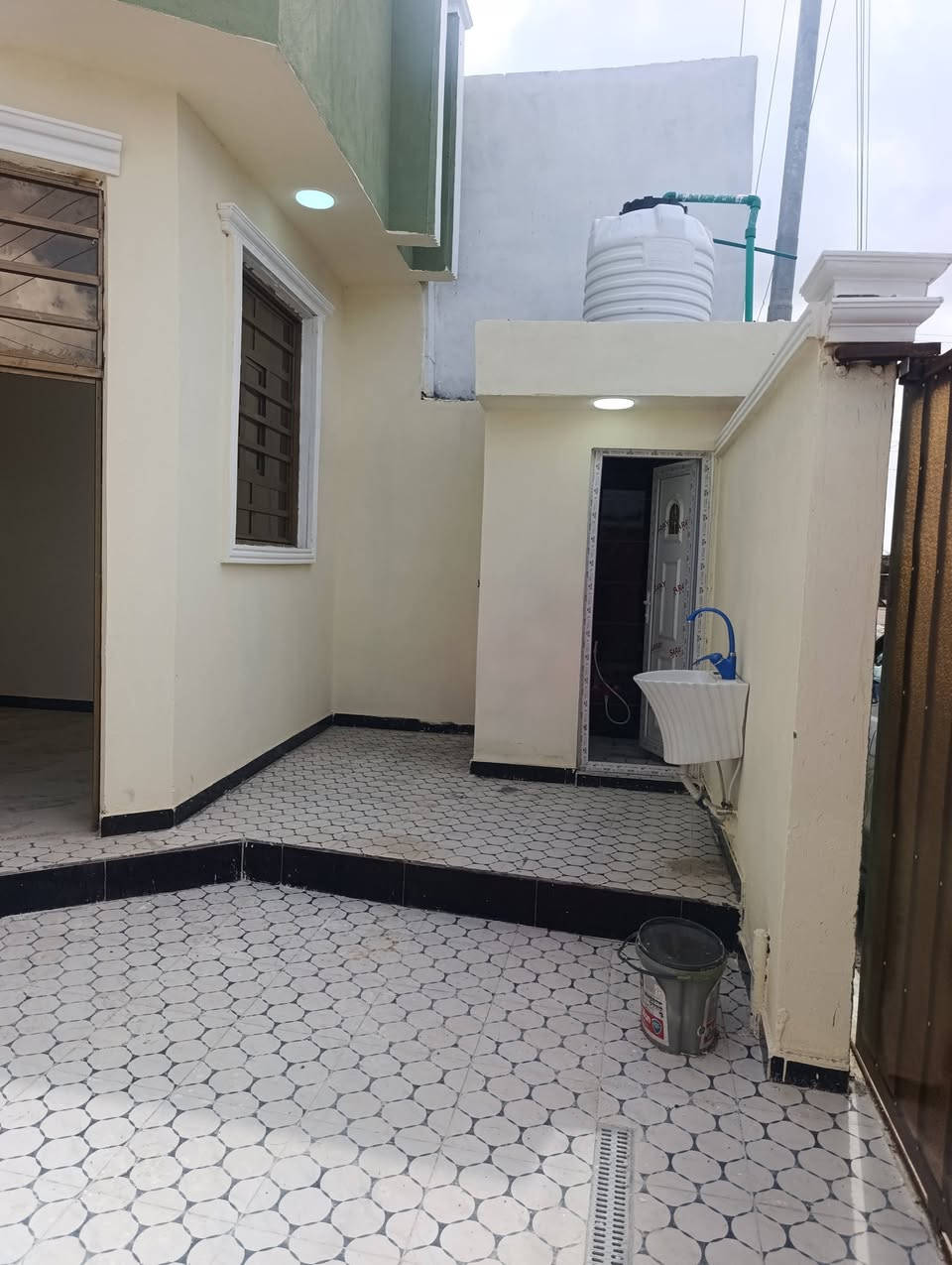 يعلن مكتب عقارات بلد
***********📞

♦️ دار للبيع في شط العرب باب الهوى 155 متر 
ـــ غرفتين ـــ وصالة ــ ومطبخ ـــ واستقبال ـــ وحمامات ـــ كراج
الســـعر  74 وبي مجال  قليل 
للإستفسار ***********
🔹️العنوان المكتب عقـــــــارات بلــــــــــــد باليوبه قرب مدرسه ام أيمن
♦️نستقبل كافة العروضات في شط العرب
العنوان المكتب عقارات بلد شارع اليوبة الصقر قرب مدرسه ام ايمن 
***********
