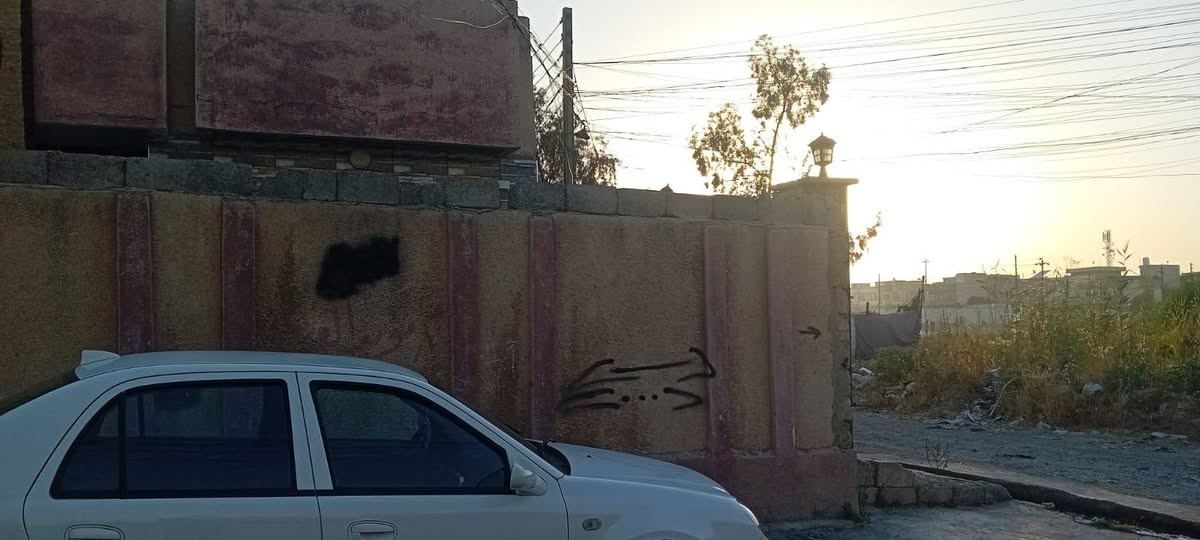 للبيع للبيع
بيت ركن
طابو الزهور
القادسية الثانية
المساحة ٢٠٠م 
الواجهة١٠م
قرب جامع النعيمي
طابق واحد محدث
يحتوي على ٢غرفة نوم
وهول واستقبال ومطبخ
وصحيات وكراج
السعر ١٦٥ مليون
للاستفسار مراجعة مكتب 
سعد النعيمي للعقار 
الزهور دورة العبادي
باتجاه تقاطع المحروق
قرب مذخر أدوية بيروت
والإتصال ب
***********
و***********
نستقبل جميع أنواع العروض
سكني تجاري زراعي
