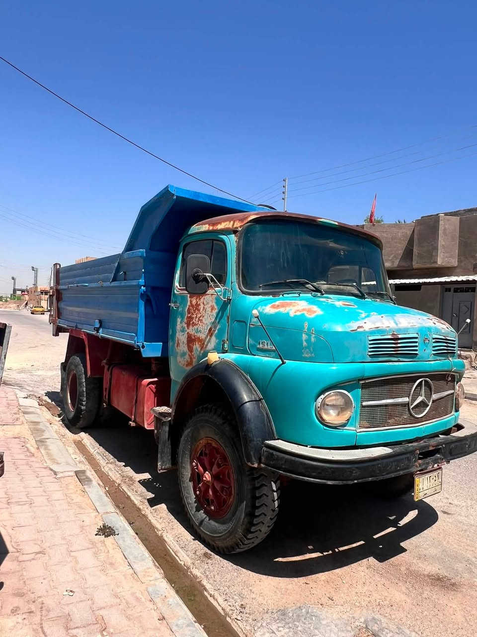 يالله ابوردين موديل75طن8مكفوله كير واكسن ومحرك وشاصي وجك مكفوله من كل عيب شراي يجي خاص  مكان سماوه مكلف بنشر هاذ رقم صاحبها***********
