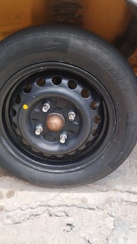 اربع تايرات حاليا جوه السياره للبيع وتساب 07722611301