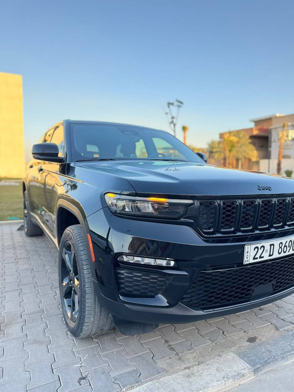 جيب كراند شيروكى Altitude black edition 4x4
الموديل: 2023 ( خليجي وكاله هارلم كفاله عامه )
العداد:  31 الف كيلو متر 
المحرك: 3.6 لتر 6 أسطوانات (V6)
القوة الحصانية: 293
عزم الدوران (نيوتن-م): 352
ناقل الحركة: اوتوماتيك 8 سرعات
الضمان 3 سنوات أو 60،000 كم (ايهما أولاً)

المواصفات : فول 1/1
داخل جلد احمر 
*نظام دفع رباعي 4X4 متطور
*فتحة سقف
*الصندوق كهربائي بخاصية البصمة
*ويل المنيوم قياس 20 انج
*شاشة التحكم الرئيسية لمس بنظام Uconnect 5 بقياس 10.1 انج مع نظام ملاحة
*شاشة القيادة الرقمية بقياس 10.25 انج
*رادار تفاعلي مع خاصية التوقف والانطلاق
*تحذير النقطة العمياء
*تحذير الخروج عن المسار
*نظام المحافظة على البقاء فى المسار
*خاصية المساعدة على التوجية فى التقاطعات لتفادى الحوادث
*حساسات امامية وخلفية
*كاميرات 360 للرؤية المحيطية
*المرآة الداخلية مزودة بشاشة لعرض الكاميرا الخلفية
*نظام مانع تصادم خلفى
*نظام القيادة شبه الذاتية
*مقصورة الركاب من الجلد الفاخر
*المقاعد الامامية ومدفئة
*المقاعد الخلفية مدفأة
*مقعد السائق والراكب كهربائي
*مقعد السائق ذاكرة
*نظام ابل كار بلاى و اندرويد اوتو لاسلكي
*نظام صوتي فاخر 9 سماعات من ALPINE
*دخول ذكي (بصمة)
*نظام التشغيل عن بُعد
*مصابيح أمامية أوتوماتيكية مع مصابيح نهارية وكشافات ضباب LED
*نظام التحكم التلقائي في الضوء العالى
*دواسات جانبية
*ماسحات زجاج أمامي حساسة للمطر
*شاحن هاتف لاسلكي
*انماط قيادة متعددة رياضية وللطرق الوعرة
*وسائد هوائية أمامية متعددة المراحل ووسائد هوائية جانبية ووسائد هوائية أمامية/خلفية.
*نظام التحكم الإلكتروني بالثبات.

عليه تغليف حماية Ppf اوراكول ضمان 10 سنوات حقيقي 💯✅

مكفوله كفاله عامه 
مكان السياره : البصره دور الضباط 

السعر : 425 ورقه وبيه مجال للشراي
الاستفسار فقط اتصال والواتساب👇🏻***********

رابط الواتساب المباشر لصاحب سياره 👇🏻♻️✅
https://wa.me/9647806188298
