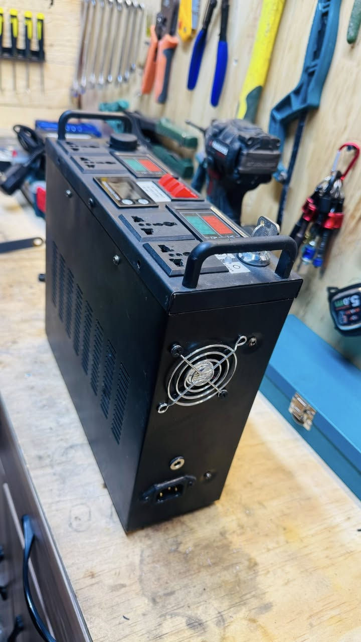 بور ستيشن تصنيع محلي بطارية ليثيوم داخلية 36 امبيرعاكستين وحده 110 فولت 200 وات والثانيه 220 فولت 150 وات شرط الفحص تسحب حمل اقل الامبير يمشيك 4 ساعات ونص متواصل يشحن عن طريق الكهرباء مباشر او شاحنه او باتري سياره او ع شخاطه او من الخلايه الشمسيه


**إذا كنت صاحب هذا الإعلان وتريد حذفه لأي سبب، رجاءا أرسل رسالة إلى الدعم الفني**