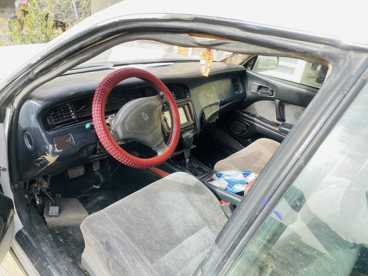 بطه للبيع موديل 1994  كير  ومكينه خير من الله سياره بس صدره تعبان  للستفسار ع رقم 0773 441 1751 .
