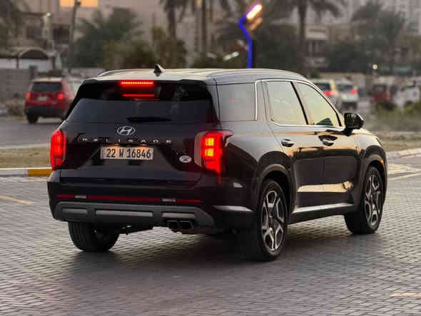 Hyundai Palisade Sel Premium 2024 Black 3.8L 6
للبيع هونداي بلسايد وارد امريكي موديل 2024 
فول مواصفات 

حادث حافه الباب الامامي الايمن بدون ايرباك بجم كبس شركة 

***********

حجم محرك 3800

بصمة تشغيل وابواب بصمة وتشغيل عن بعد 

فتحة سقف سلايد 

كامرات محيطية عدد 4

رادار نقطة عمياء تحديد مسار توقف ذاتي 

كشنات جلد تدفئة وتبريد 

كشنات امامي تحكم كهربائي 

3 قطع تبريد مركزي

اشاير بالمري مري قلاب مع البك

صندوق كهرباء شفط

تليفون 📱 شاحن وايرلس

سستم صوت ماركة عددٍ سماعات 🔊 10

شاشة ديجيتال 

بردات بالابواب الخلفية 

مرايا داخلية وخارجيه اوتو دم وهيتر بالمري الخارجية 

لايت دبل عدسة LED

انارة داخلية led 

رقم اربيل الجديد ترقيم جديد 

سيارة جديدة ماشية 22 الف

سعر 297 ورقة 

***********

مكان السيارة بغداد الكرخ قرب شارع مطار بغداد الدولي
