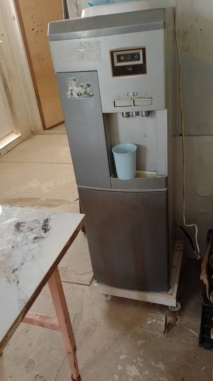 اغراض مستعمله اشكال وانواع للبيع موقع المحل مقابل المطحونه اي حاجه اتريدا يرجع الاتصال على الارقام الموجوده *********** اوعلى***********
