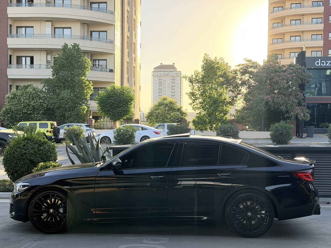 السلام عليكم حبايبي
Bmw 2017  
530i 
بنزين 
محرك  v4  توربوو  
محرك  گير  شرط مامفتوح  

2017 

حجم 530i 

سعر 228$ بيها مجال  انشالله  

٢  قتعه  صبغ  
بدون دواخل  بدون ارباك  شرط 

كفالة لغد شاصي
بدون ارباك 

كفاله كير محرك 

كهربائيات كله شغال
ماشيه  ١٤٥ 
المواصفات
شاشه كبير  
ماوس كبير 
1/1  فوول فوول 
داخل اسود  
بصمه
فتحة
رادار 
ستيرن M
شاشة 
كشنات ٧٠٠ vip 
كاميرا 360

تحكمات ستيرن

كشنات تدفئة

كشنات كهرباء خزن

سايد بريك عصى

مري كهرباء

مري قلاب R

ابواب بصمة

لايت داينمك اوتو

ويل BMW اصلي 

شاشة اعطال

حساسات خلفي امامي

ماسحات اوتو

تركشن تزحلق

انظمة قيادة 

شفتات ستيرن

مكان جمجمال  سليمانيه ***********
