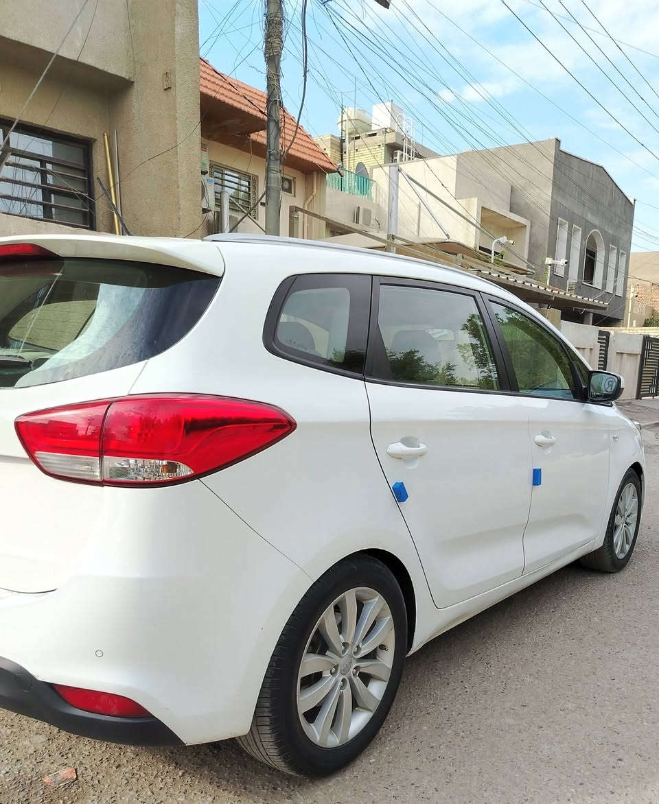 السلام عليكم للبيع كيا كارنز ٢٠١٦ رقم بغداد انكليزي الجديد بسمي تحويل ثاني يوم سياره جديده ماشيه ١٤٠ كير مكينه على وضع الشركه مابيه اي نقص كير مكينه صدر أمامي خلفي تخم تاير تبريد ثلج تدفئه داخل نظيف جدا سياره بلاديه كير اوتو مكينه ٢٠٠٠ المرغوب خلفيه حساسات ٧ راكب سياره جاهزه مكان السياره حي العامل علسريع الملحانيه قرب مسبح الرافدين موبايل *********** أثير *********** السعر ١٥٢ وبيه مجال حك الجيه تحويل ثاني يوم
