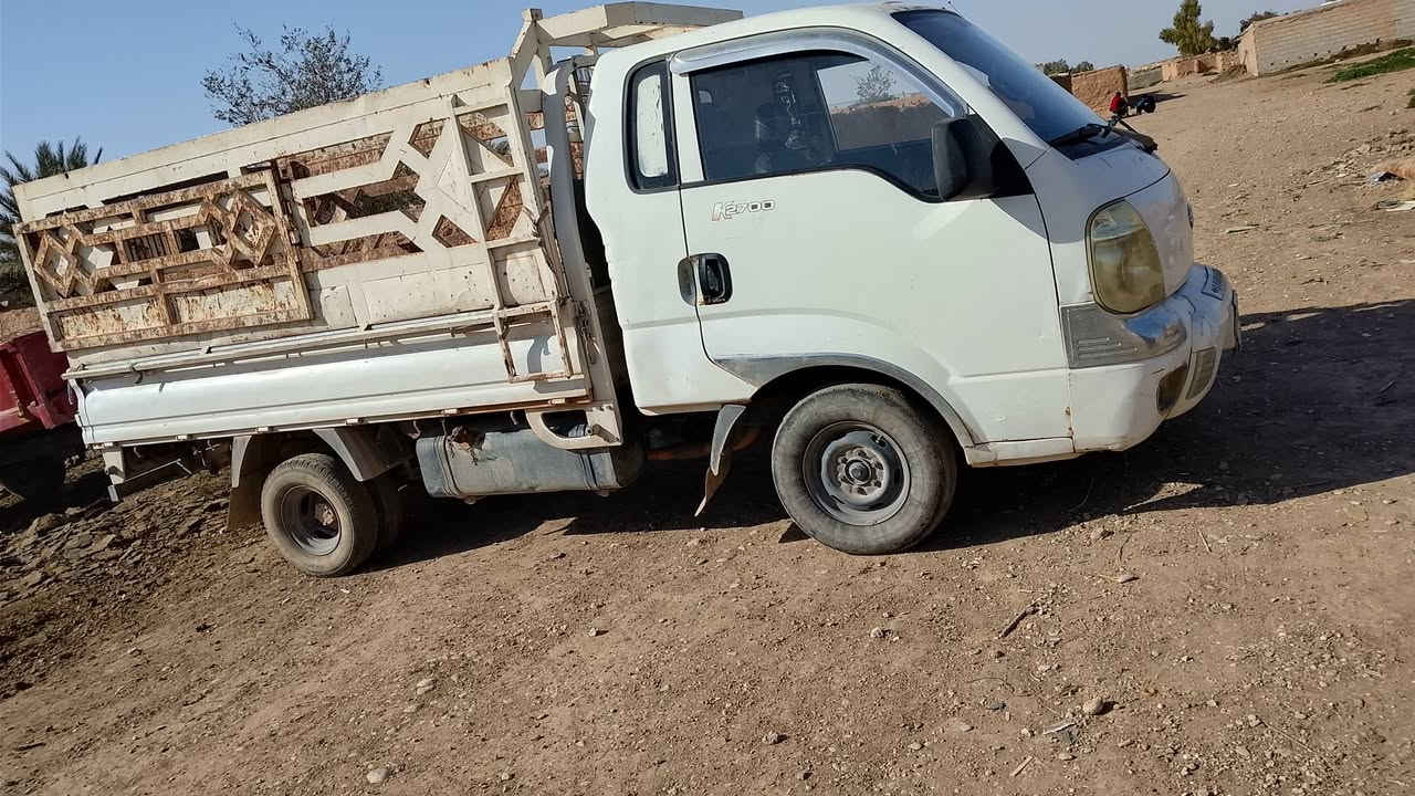 سلام عليكم سياره للبيع 2008نضيفه محرم گير شاصي گله نضيف سنويه بسامينا حلوه تخم تاير رقم راعيه ***********
