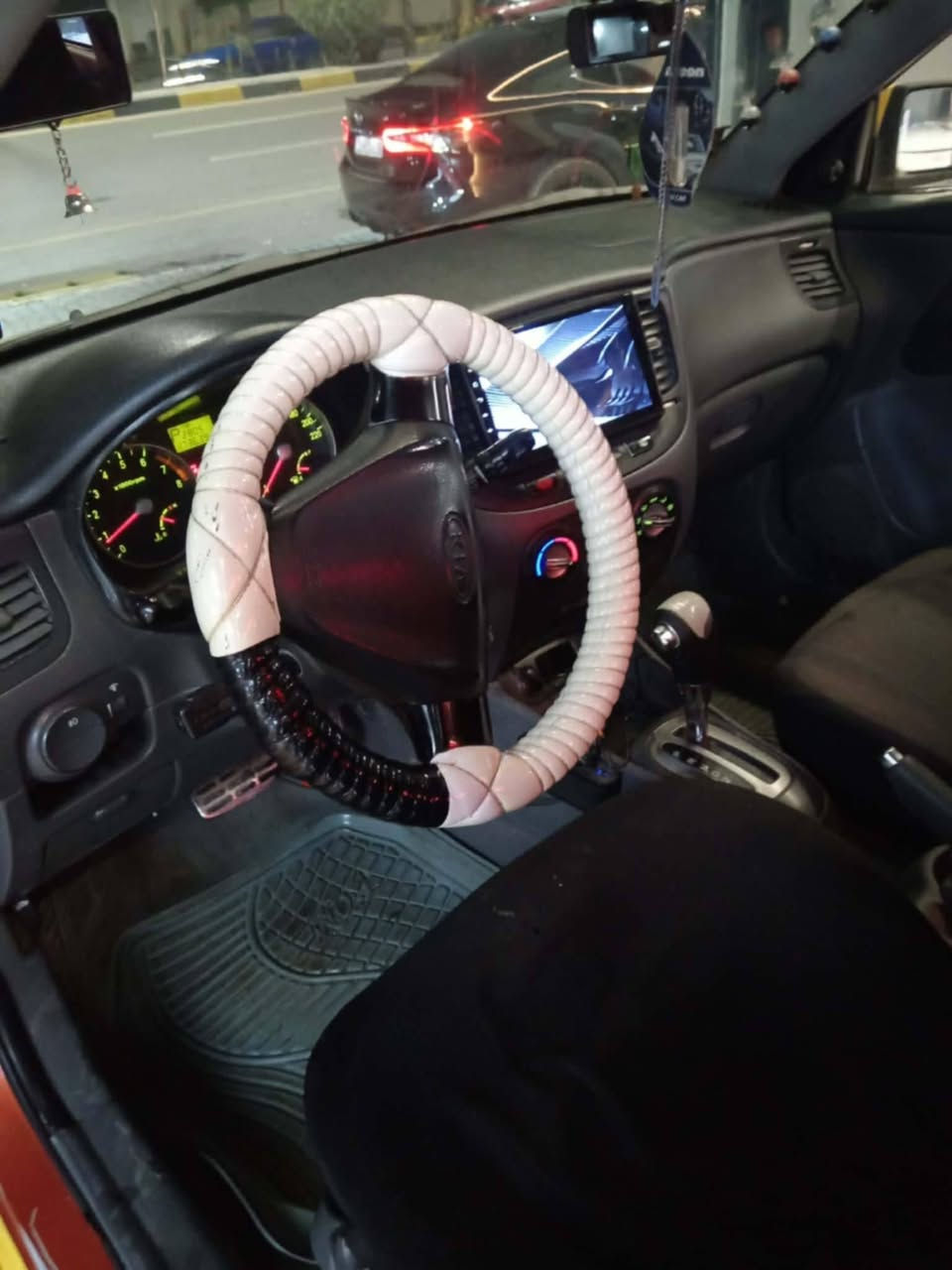 بالقسط(قفل ٩٠ مقدمة ٣٥ والباقي ورقتين بالشهر)
كيه ريو جنطه موديل ٢٠٠٨ وارد امريكي كير محرك حيل زينات محرك ١٦ كير توماتيك  كابون بانزين بيها (رقم انبار) شرط تحويل فقط  تبريد تدف،ئه سياره كاملا   
ضررها بين الباب والجاملغ
(اذا صارت قسمة احولك ارقامها جديدة مصرف عليا)***********
