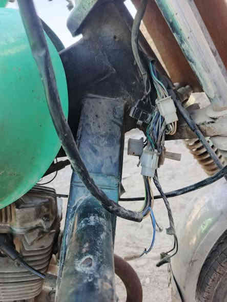 يابه سلام عليكم دراجه للبيع دايون دراجه شاصيها مكفول كفاله عامه ومكينتها ٢٢مكفوله دراجه كلك رقم شاصي بيه اتكفلك سرقه عشاير وتريد مكاتبه اسويلك دراجه مال واحد يريد يعيش بديها مضبوط دراجهجاهزه طكهندروروحوينماتريد  مكانها الحمزه الشرقي سعر ٤٢٥وبيها مجال حك جيه للسفسار***********
