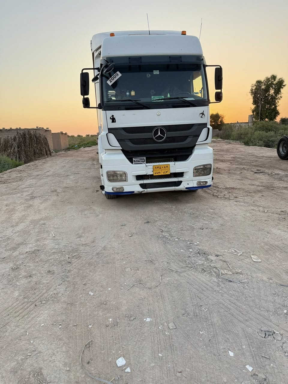سلام عليكم اكسور موديل ٢٠٠٩ حجم ٤٠ عرجه ١٢ نمره ويل كروم سنويه منتهيه عربانه كرونه تخم تاير سياره كفاله مكينه وكير وشاصي  شرط تحويل بيع مستعجل اسعر ٢٥٥ بيه مجال بصيط حك جيه العنوان واسط العزيزيه رقم الهاتف ***********
