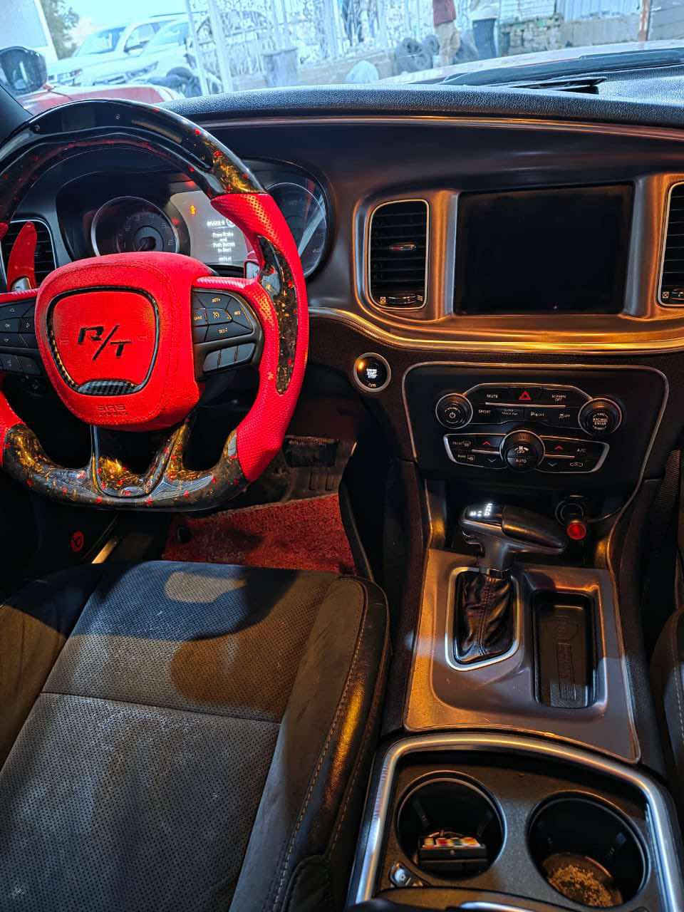 دوج جارجر 19 ارتي 5700 بغداد تبديل فقط دعاميه اماميه وبارد جاملغ ايمن والبنيد المقدمه بدون تبديل والسونار موجود 
عليه جوبلس
ودركه ار بي ام
وسقف روز رايز مع اربع ابواب لد
سوبر تراك باك 
حساس خلفي 
كامره خلفيه
كشنات كنتاره تبريد تتدفئه
كلاصات حار بارد
وباقي مواصفات الجارجر 
*********** 
السعر 240$
