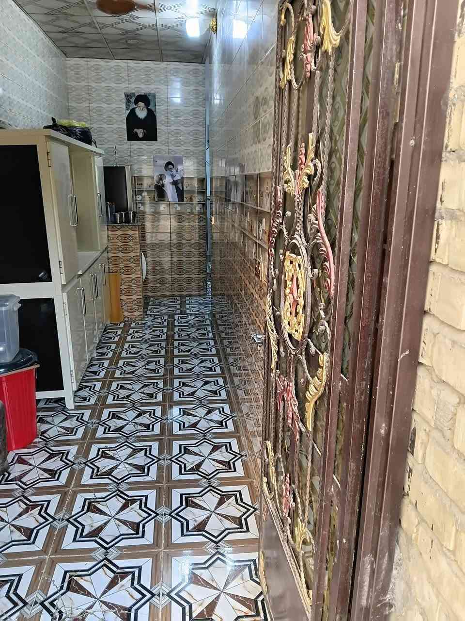السلام عليكم دار للبيع ١٠٠ متر طابقين مسلح طابو زراعي سند ٢٥ في بغداد الرصافة منطقة الرئاسة العبيدي يقع على الشارع الرئيسي مال ملحق الرئاسة لي جاي من كاع ابو علي الدراجي امام البيت تشجير
الطابق الاول طرمة _ تواليت_ استقبال _ مطبخ _ صاله _غرفة نوم _ منور _ حمام 

الطابق الثاني _ غرفتين نوم _ صاله _ حمام_ ويقع بسطح مخزن غراض 

السعر ١٣٠ وبي مجال 
للااستفسار ***********
السلام عليكم دار للبيع ١٠٠ متر طابقين مسلح طابو زراعي سند ٢٥ في بغداد الرصافة منطقة الرئاسة العبيدي يقع على الشارع الرئيسي مال ملحق الرئاسة لي جاي من كاع ابو علي الدراجي امام البيت تشجير
