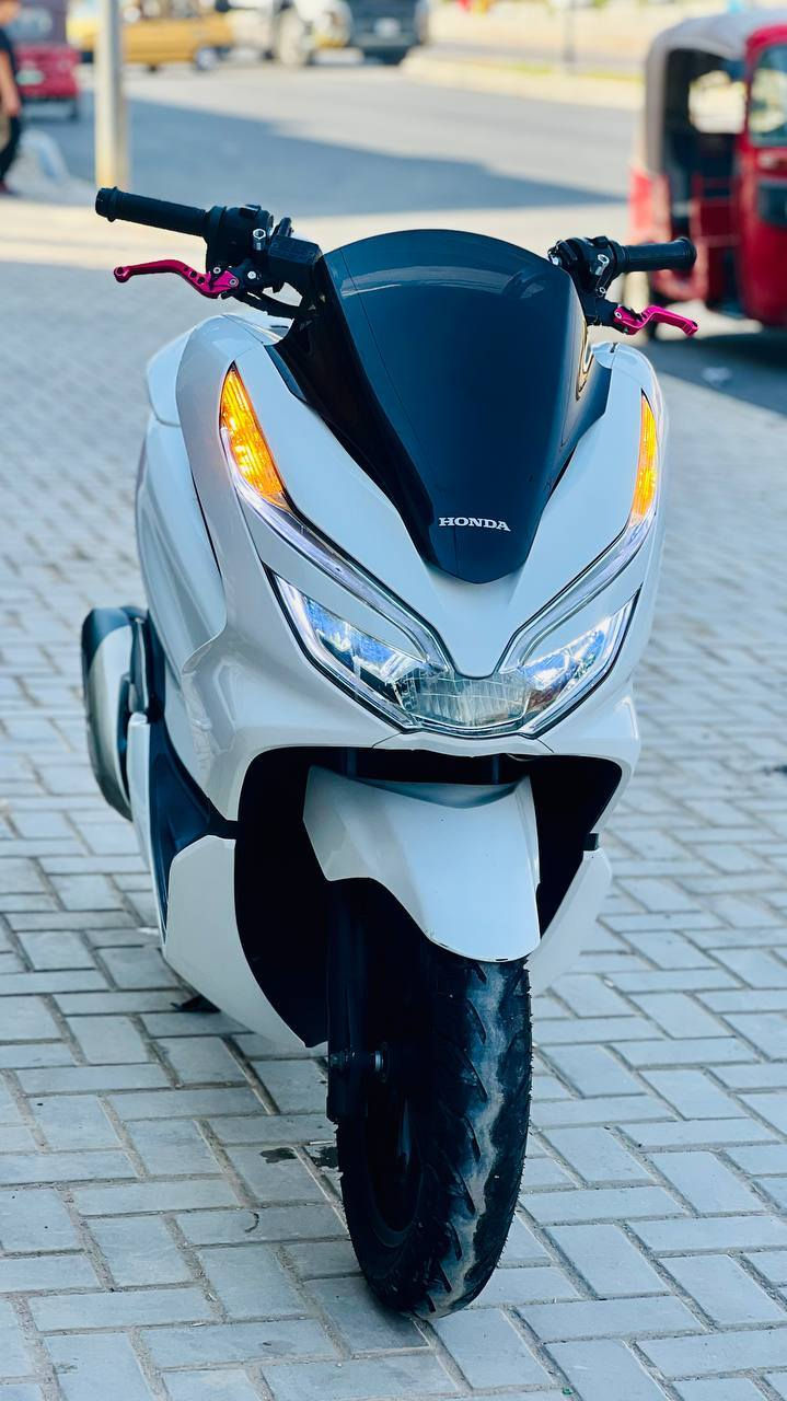 السلام عليكم
بيع مستعجل pcx  جيل ثالث وارد كوري قبل شهر منزلها من مجمع الطيف وارد كوري كوري كفالة عامة ماعدا الكفرات بيها شخوط بسيطة ماشية 16 الف بيها تدفئة يدات تخبل مابيها اي نقص الشراي يتواصل وياي على

واتس : ***********
