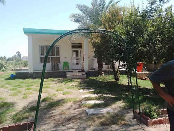للبيع مزرعه 2دونم ملك صرف يحتوي على بيت 🏡دار استراحه الواجهه 80 النزال 62نخيل الوان🌴🌴 +اشجار مثمرة🌳🌳🌲 ماء سقي من بحيرة شط  + كهرباء+ سحب مولده 
بغداد الراشدية قرب البحيرة ***********
السعر خاص
