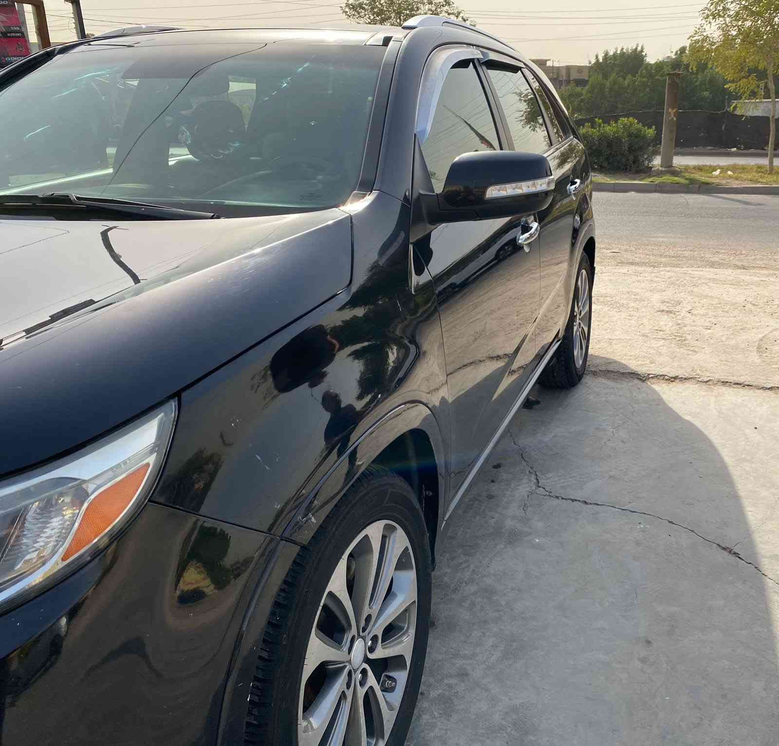 السلام عليكم سورنتو موديل 15 امريكي حادث فقط جاملغ امامي بدون دواخل سياره فول الفول بصمه بانورما فتحه حساسات برده بلادي مكينه 6سلندر7راكب  3 قطع تبريد سياره فول الفول ومعروفه مواصفاتها سياره باسمي تحويل ثاني يوم رقم بغداد سياره معروضه 150 وبيها مجال للاستفسار ***********/*********** مكان السياره بغداد حي الجهاد الامانه
