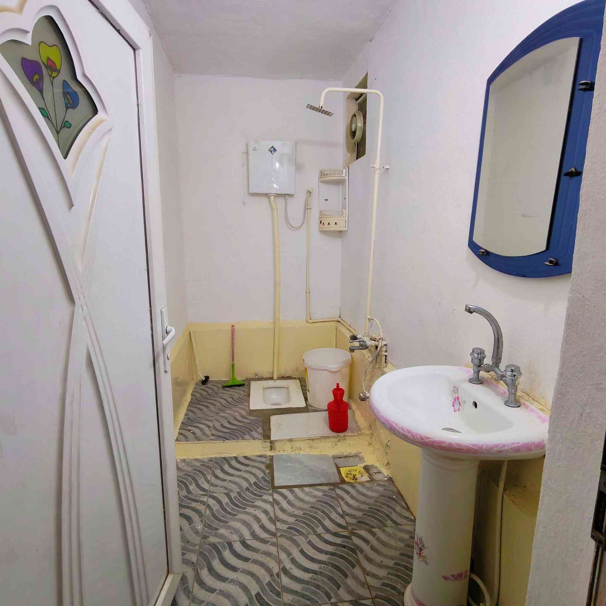 شقه طابق ٢  للايجار الموقع نادر الثانيه شارع الكشك مجاور فرن صمون السنبله ومقابل صيدليه هدى طالب بناء نظيف وموقع ممتاز خدمات كامله للاستفسار الاتصال عالرقم 0771 801 6575
