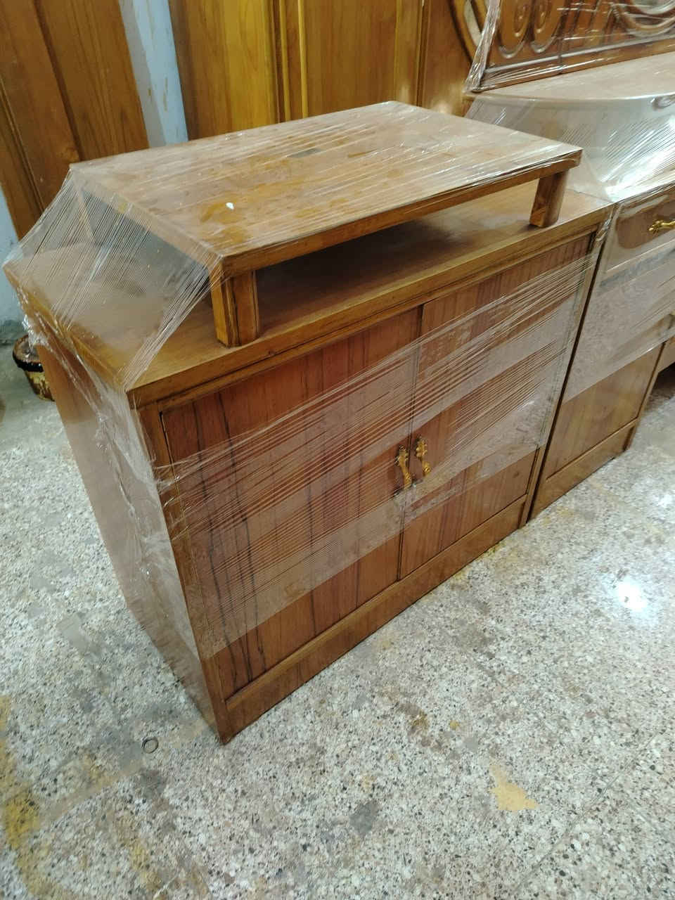 غرفة نوم ٦باب طابقين صاج السعر ٨٢٥ الف بعقوبة كاطون شارع أبو رباح مجاور مرطبات السيد *********** مزاد ابو كرار الغريباوي يوجد خدمة توصيل داخل بعقوبة
