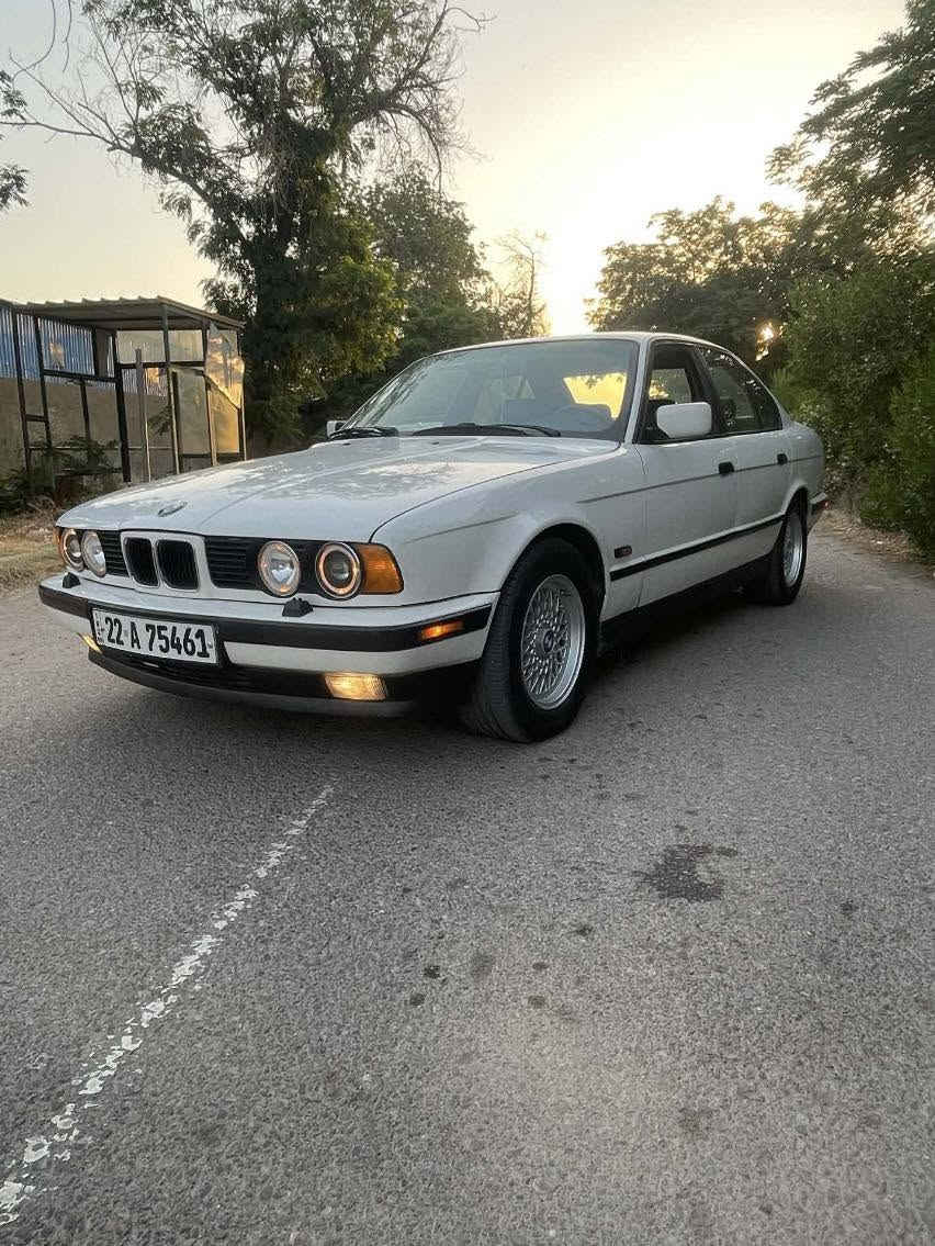 السلام عليكم للبيع او مراوس BMW525iاصل جديده لوك
موديل ١٩٩٠
بدون صبغ
كير اوتماتيك
٤جام كهرباء
سنتر لوك
تبريد
جاهزه بدون اي نقص
بدون اي حادث او تبديل او خياس
عنواني بغداد السيدية
السعر ٧٧$
***********
