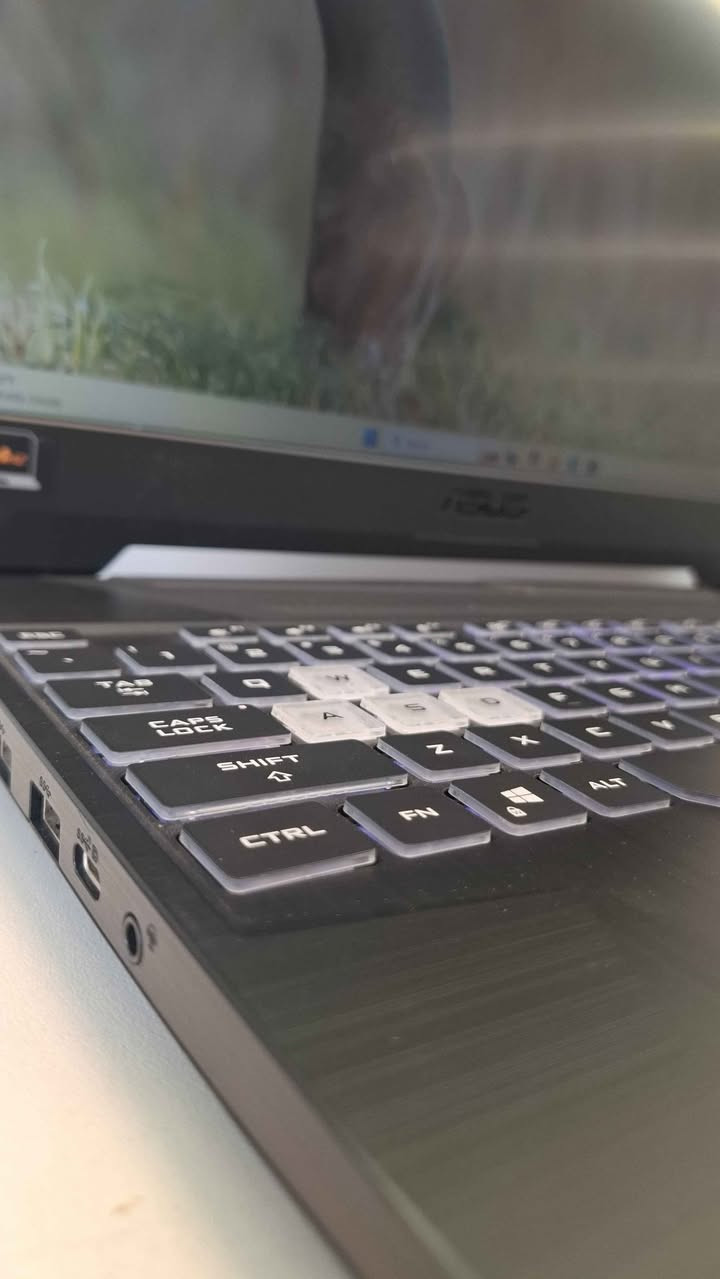 Asus TUf Gaming 
لاپتۆپی گەیمنگ لە بڕاندی ئەسوس تەف 
شتێکی زۆر بەهێز و پاکە 
بۆ یاری و کاری هەندەسی 
وە بۆ GTA V online دەبێت بەبێ کێشە 
گەیاندنیش هەیە 🚕 
وە شەحنی بیلادی لەگەڵە 

Core i5 gen 10 Processor H 2.50 GHz 
Ram 8 GB DDR4 speed 2933MT/s
Ssd Nvme 256 GB 
Display FHD 15.6 Inch 144HZ
GTX 1650 4 GB DDR5
کامل تەعریفات و ئەکتیڤی مایکرۆسۆفت ئۆفیس و ویندۆزی لەگەڵە 🎁 أربيل, العراق


**إذا كنت صاحب هذا الإعلان وتريد حذفه لأي سبب، رجاءا أرسل رسالة إلى الدعم الفني**