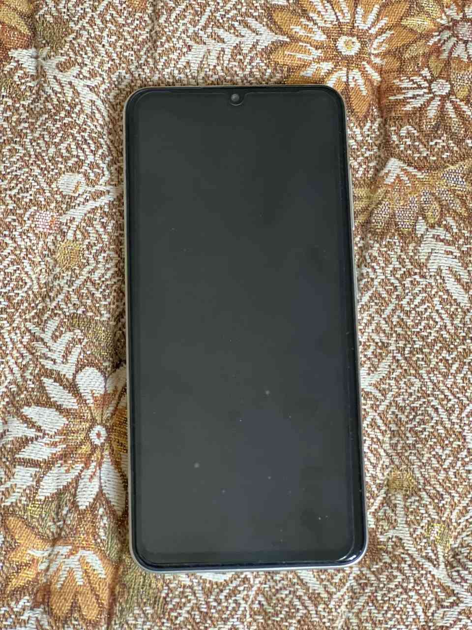 السلام عليكم
جهاز A17 Pro Max ذاكرة ١٢٨ عشوائيه ١٢ جهاز نظيف شرط جديد مستخدم شي قليل السعر ١٦٠ وبيه مجال 
***********
