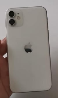 آيفون ١١ذاكره ٦٤ نضافه ٩٥ لا مصلح ولا مبدل بيه شي علا وضع شركه بغداد م...