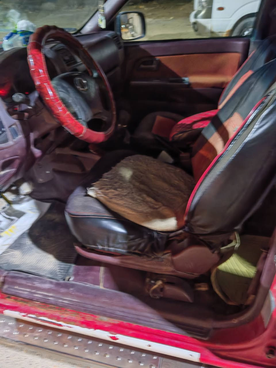 سياره للبيع برميثه great wall موديل 2012 للبيع ما مكفوله السعر ٤٥ ورقه اي استفسار تواصل مع صاحب السياره على رقم ***********
