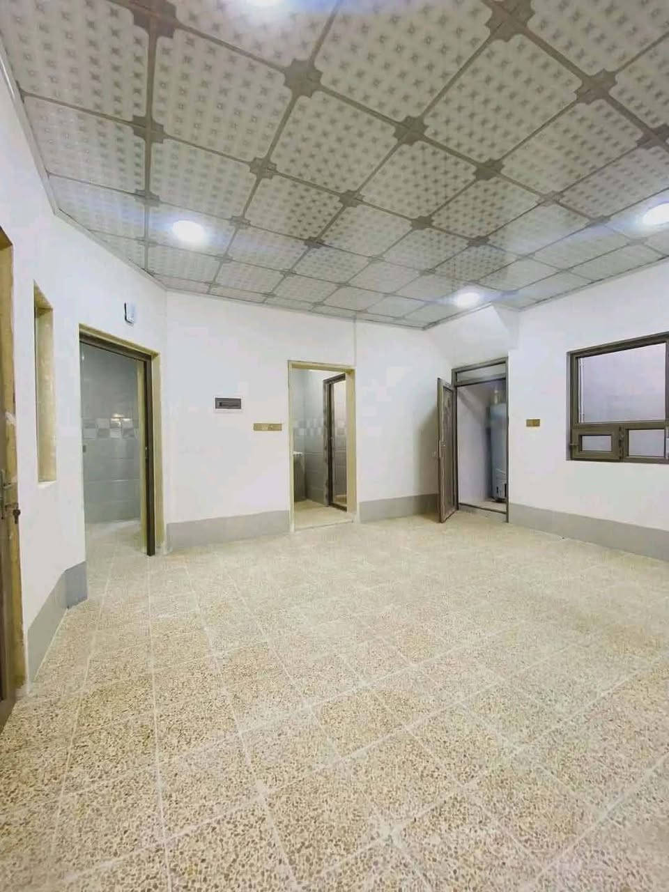 بيت للبيع 90مربع طابق واحد بناء حديث 
حي الزهراء الفرع الي مقابيل جامع النعيمي
***********
