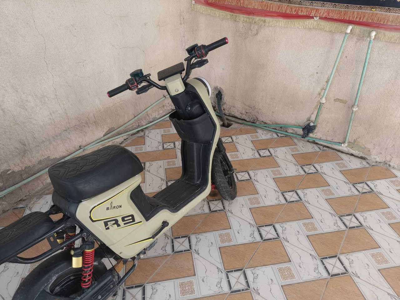 سلام عليكم دراجهr9 كفاله من كل شي عده بطاريات مابيهه نضيفه كلش عوزها بطاريات تجيب بطارياتك وياك تفحصهه يالله تاخذهه سعرها.200وبيهه مجال عنوان زبير***********
