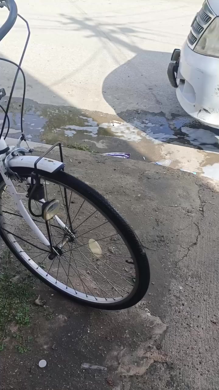 يابه سلام عليكم شباب بايسكل بناتي اخو الجديد كير وحساس 
كامل مكمل اي نقص ما بي 
يرادله فقط تاير خلفي شويه تعبان 
موديل 2020
لون ابيض 
بايسكل نضافه 90بل 100
مكان 📍بغداد بياع 
رقمي ***********
