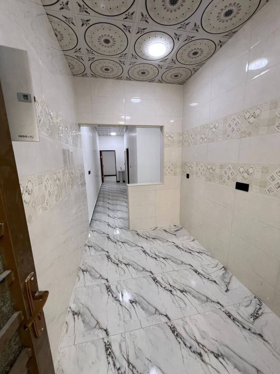 يا الله يتوفر بيت مساحه100 متر لليجار السقف سندويج العنوان الجزيره منطقت الريان يتكون البيت من غرفتين وديوانيه ومطبخ وصحيات داخليه وخارجيه 250 قفل للستفسار 
***********
