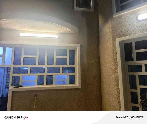 دار للبيع مساحة 160م مربع طابقين 5غرف نوم واستقبال وصالة ومطبخ وخدمات 

السريدات الخفاجات المربع الثاني قرب سنتر الملاك 

سعر 165وبي مجال 

***********
