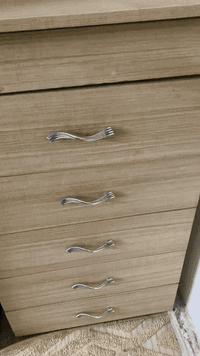 غرفه نوم مستعمل نضافه 95%خشب ثقيل ملحقات جربايه وميز تواليت ومجرات كله...