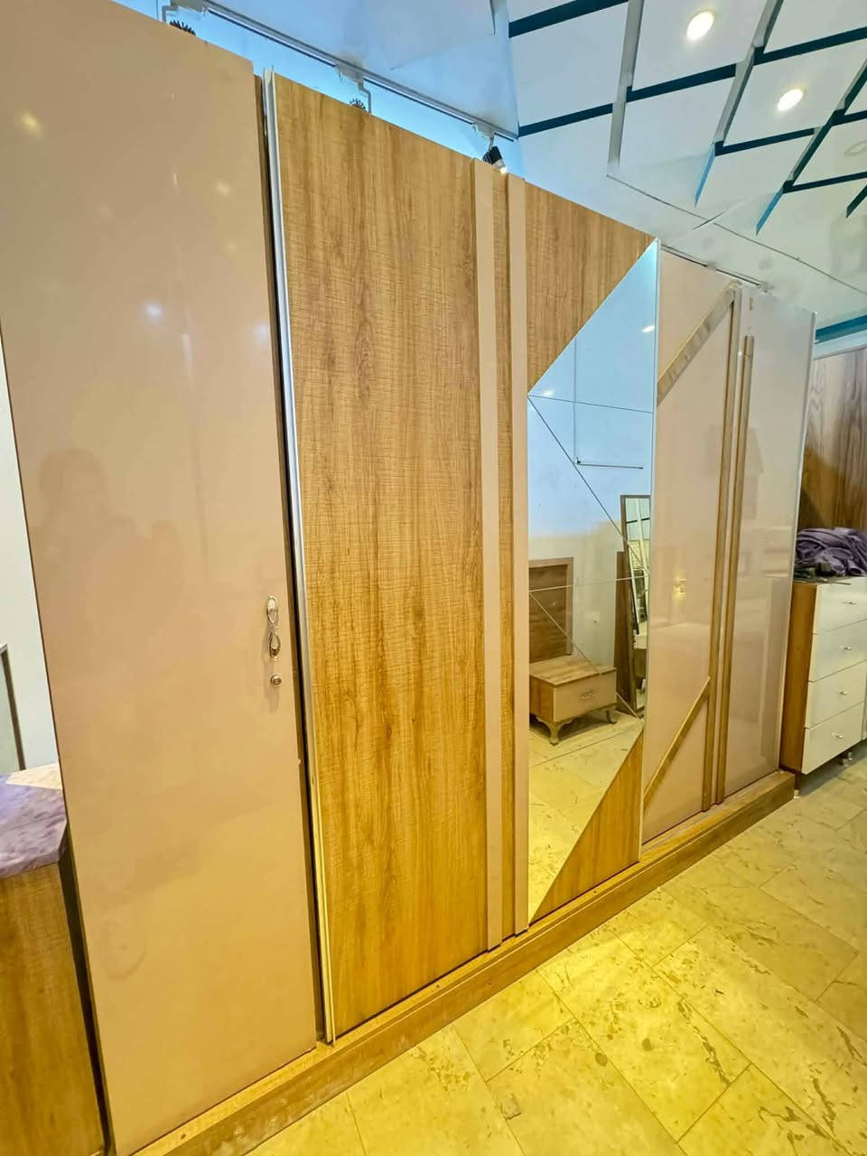 غرفه تركي كولش نضيفه 300شراي تفضل خاص


**إذا كنت صاحب هذا الإعلان وتريد حذفه لأي سبب، رجاءا أرسل رسالة إلى الدعم الفني**