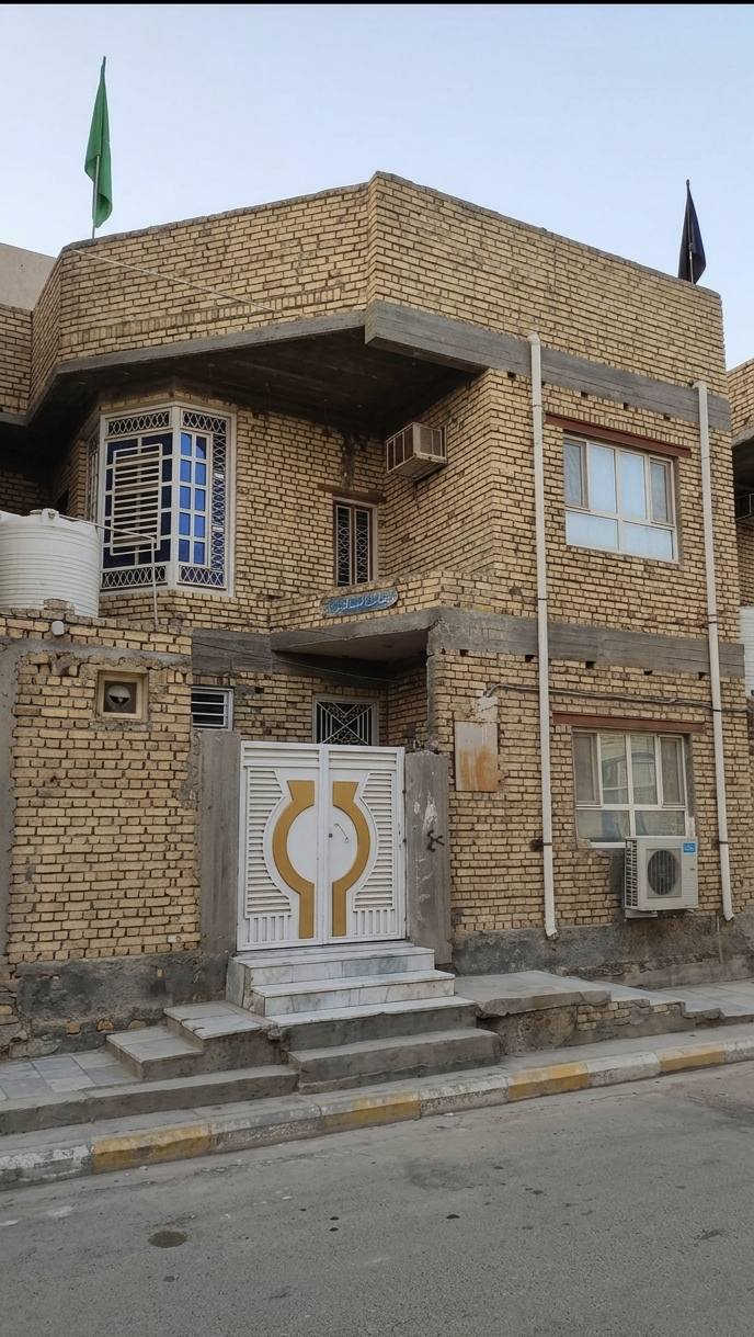 🏠 فرصة للسكن الراقي في قلب الناصرية 🏠
للبيع بيت مميز في منطقة الشعلة بمركز المدينة، يتميز بموقعه الاستراتيجي وتصميمه الحديث.
📍 الموقع:
الناصرية - مركز المدينة - منطقة الشعلة.
الموقع: خلف مستشفى الرحمن الأهلي مباشرةً (موقع حيوي ومخدوم).
📐 تفاصيل العقار:
المساحة: 125 متر مربع.
سند العقار: طابو صرف.
تاريخ البناء: 2016.
الحالة: البيت كامل ومكتمل، جاهز للسكن مباشرةً (لا يحتاج لأي إضافات أو نواقص).
📞 للتواصل والاستفسار:
يمكنكم الاتصال مباشرةً أو مراسلتنا عبر الواتساب على الرقم:
[ *********** ]
