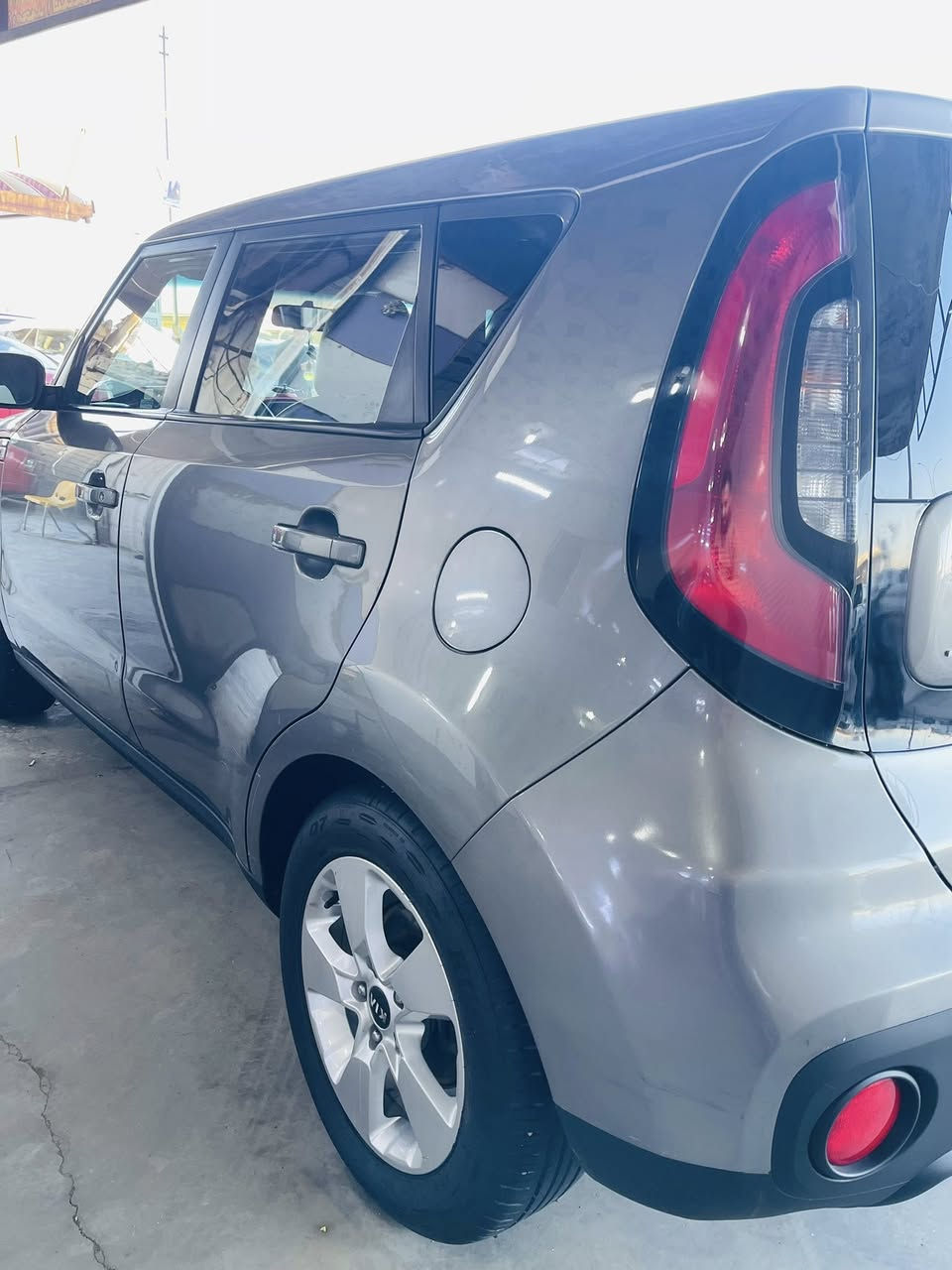 #للبيع_او_مراوس_بي_سياره_حسب_القناعه
كيا_صول_رقم_ميسان_مديل 17 ماشيه 62  السعر 125 وبيها مجال وارد امريكي 1600فقط جاملغ ولبنيد  وكفاله من شي اسمه نقص بيها  للاستفسار اتصل ع الرقم ***********
