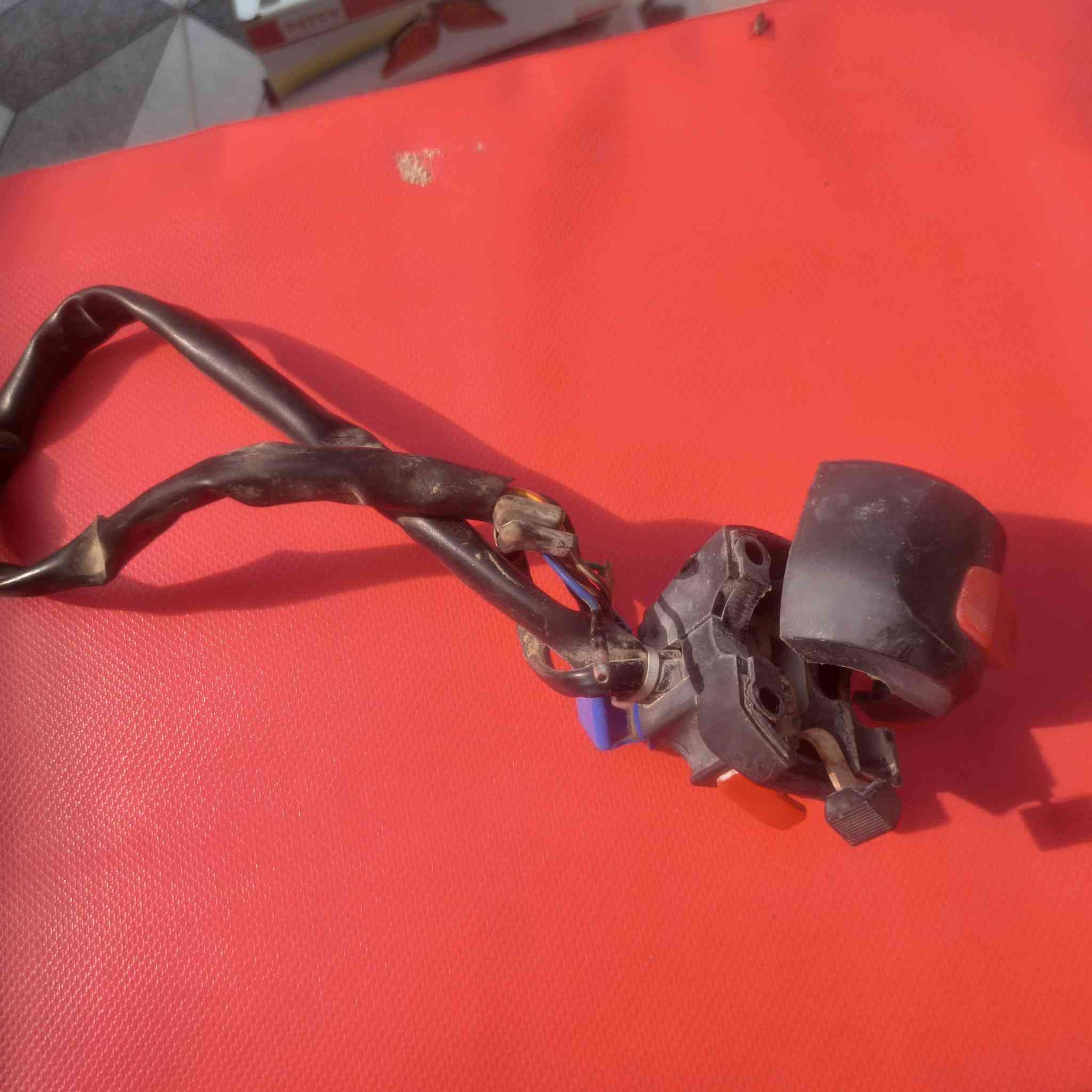 سلام عليكم غراض دايون لايتي
اشاير مامشدوده جدد 
كلاص عمبار 
وبدالات جه اليمنه شغاله 
مكاني سوك الشيوخ شلع كلهن ابيعهن رقمي ***********
