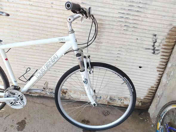 السلام عليكم
*اقرأ المنشور قبل أي شيئ 

للبيع 

النوع :LOUS GARNEAU (ترحال/هجين) ختم واحد 

السيستم : SHIMANO 

عدد السرع 8*3 /صينية SHIMANO /عقرب SHIMANO

نظافة فريم البايك %90 يحتوي فقط على شخوط لا يوجد فطر أو كسر 

*دبل ألمنيوم /فريم ألمنيوم  /ويل ألمنيوم 

سعر البايك مع الملحقات 230 ألف وبيه مجال قليل جداً الصراحة لين الاغراض ألي مشريهن أله غاليات 

سعر البايك بدون الملحقات ١٩٠ألف  
 
* مكاني بغداد  البلديات 

للتواصل  /*********** أو تفضل خاص 🤍

(و الحمدلله والشكر)
