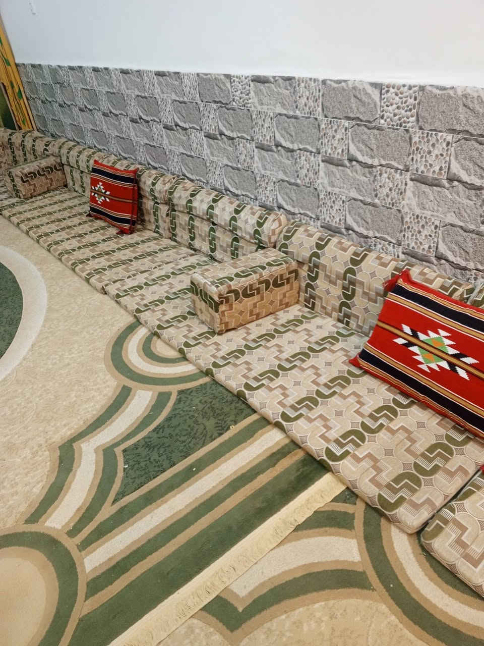 ديوان للبيع في منطقه الثوره 150، وبه مجال  ***********  ابو عباس
