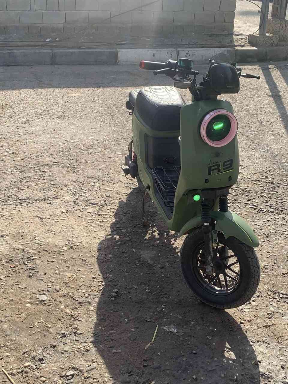 دراجه للبيع مكفوله من كلشي سعر450وبيها مجال مكان بصره أربع شوارع رقم هاتف ***********
